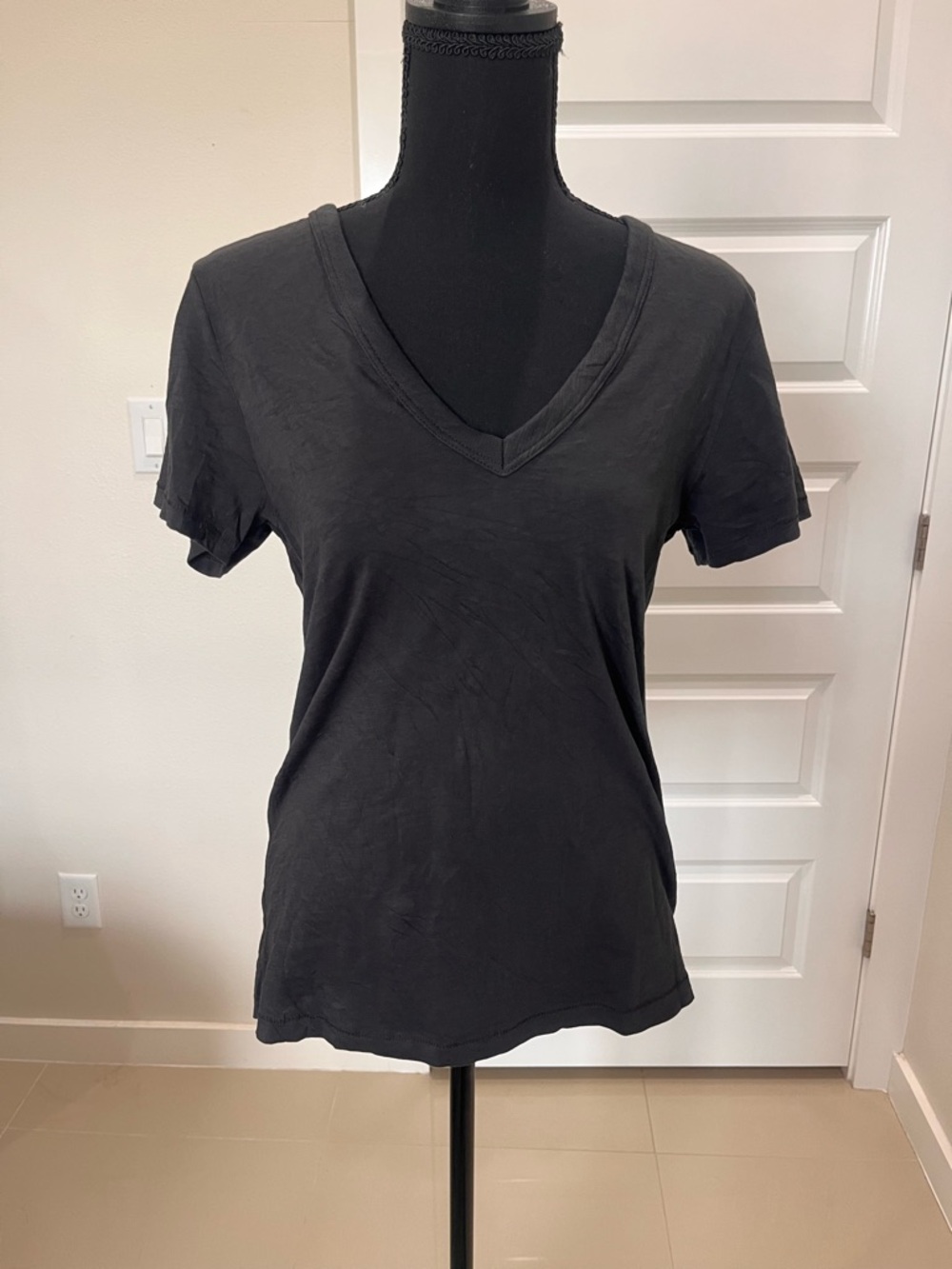 rag & bone Women's Short Sleeve V-Neck Tee in Black